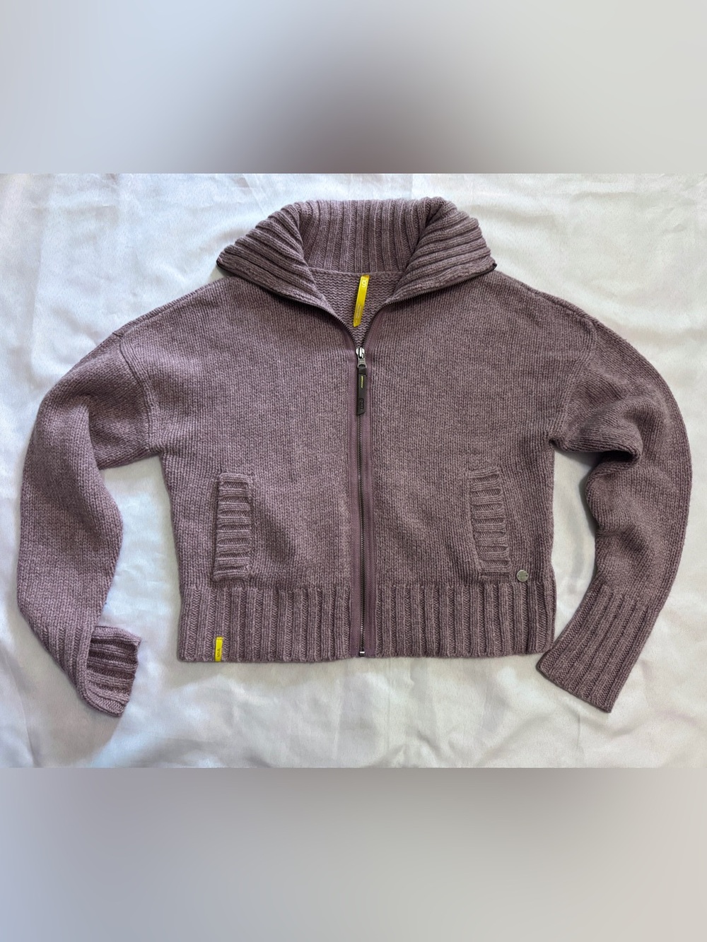 Lolë full zip Lavender Collar Sweater Size Small EUC